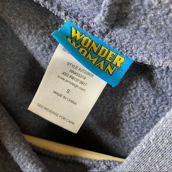 Wonder Woman Super Soft Hoodie Size Small - Picture 7 of 9